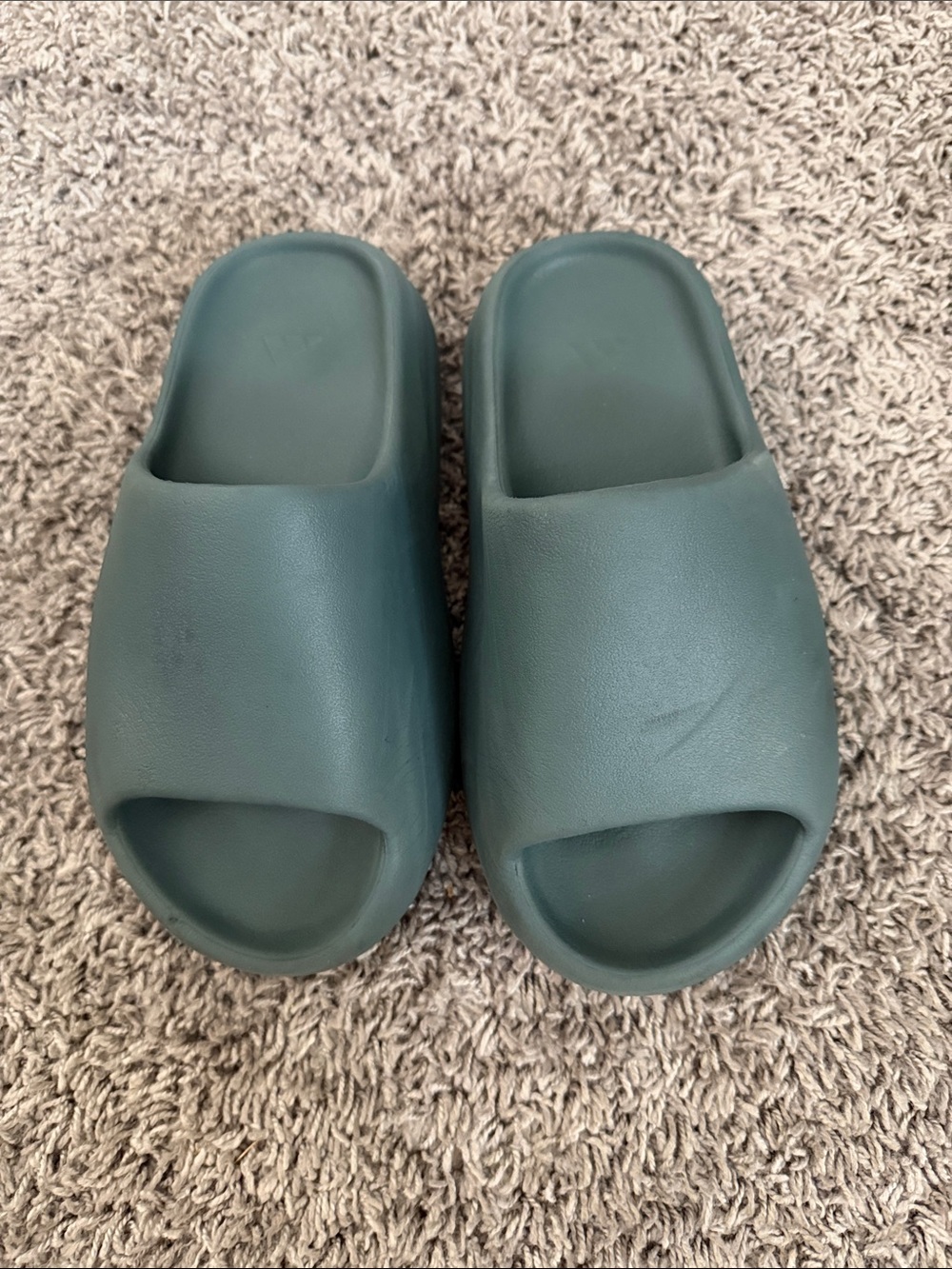 Yeezy Adidas Slides 4US Women’s 6